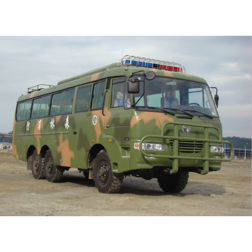 Yo&#39;l transport vositasi avtobusiga oltita g&#39;ildirak haydovchisi